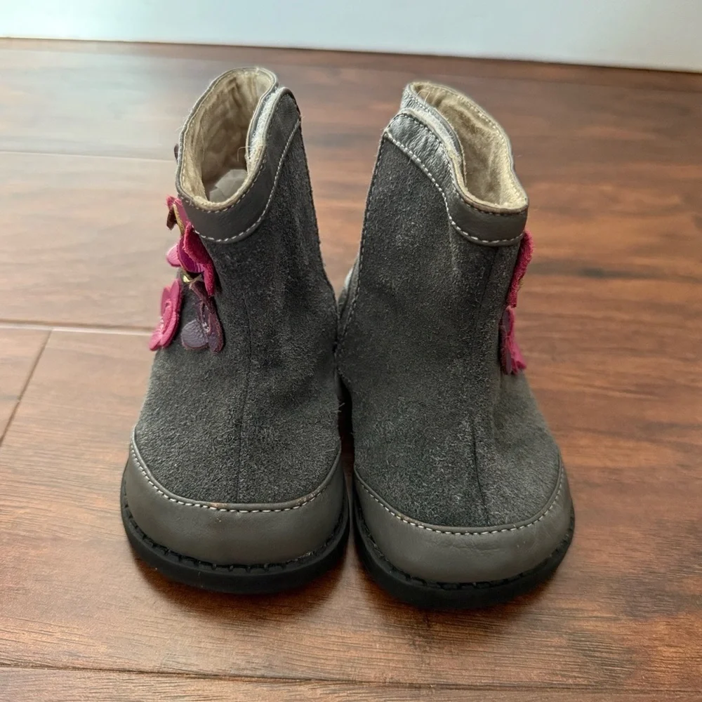 See Kai Run Delilah Suede Gray Boots w Flowers for Everyday Adventures-Size 3